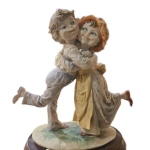 Capodimonte ~ Vintage Italian Giuseppe Armani Hugging Figurine  Boy & Girl 1982